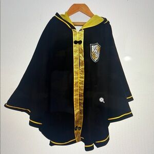 Warner Bros. Miniso Harry Potter Hufflepuff Cloak / Cape Cosplay Wizarding World